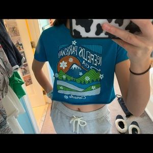 women’s cropped graphic tee